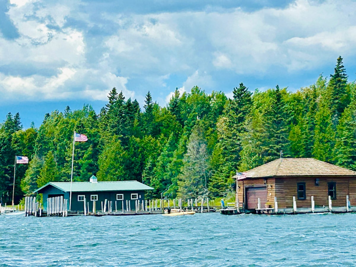 Mid-Century Lakefront Cottage