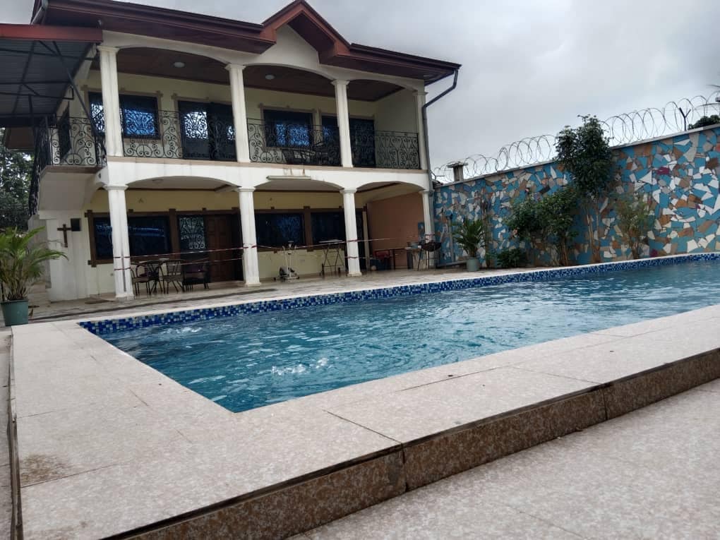 Duplex avec piscine a Bonanjo