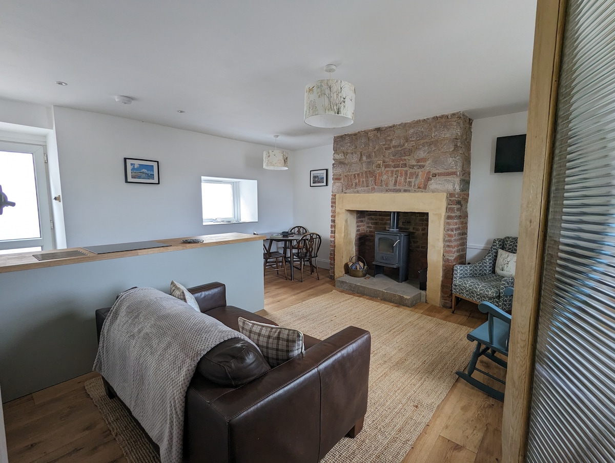 Coble Cottage. By the sea, family and dog friendly