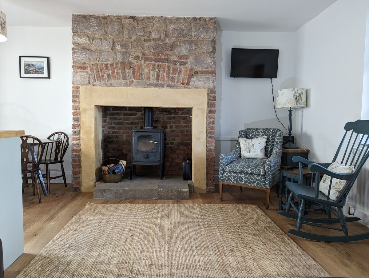 Coble Cottage. By the sea, family and dog friendly