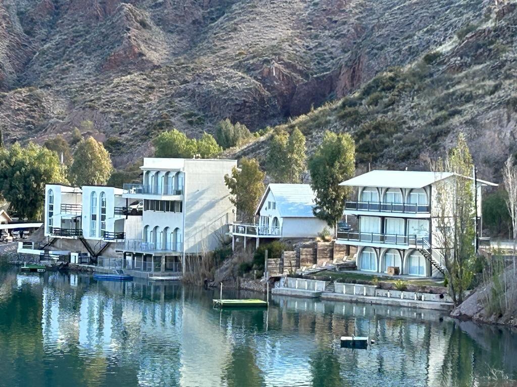 Casa en Los Reyunos, Ubic perfecta Frente al lago