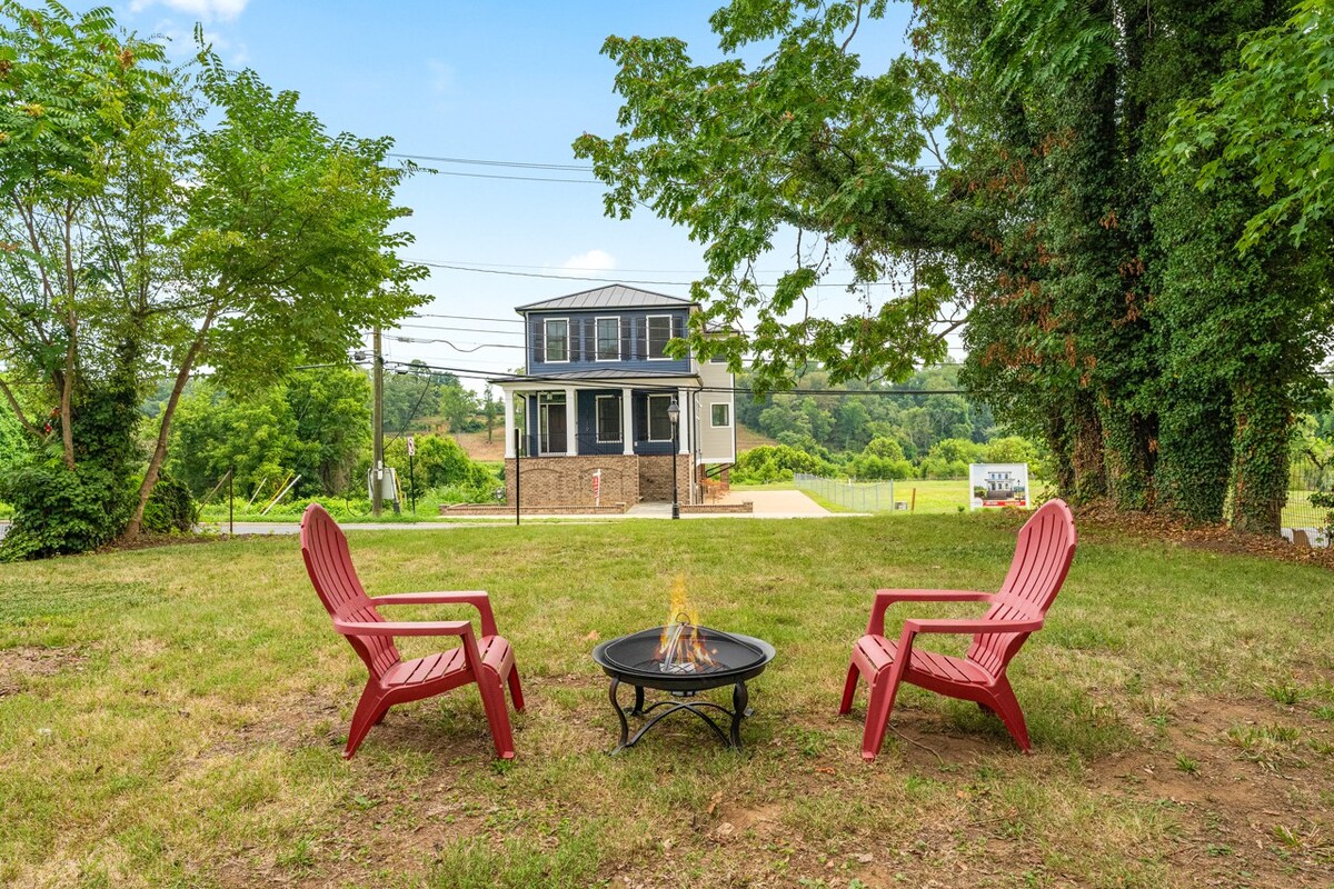 *Little Library on Lewis* Readers Paradise