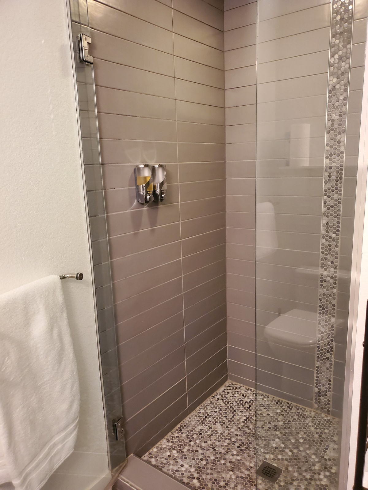 Private room with bathroom/shower (self check-in)