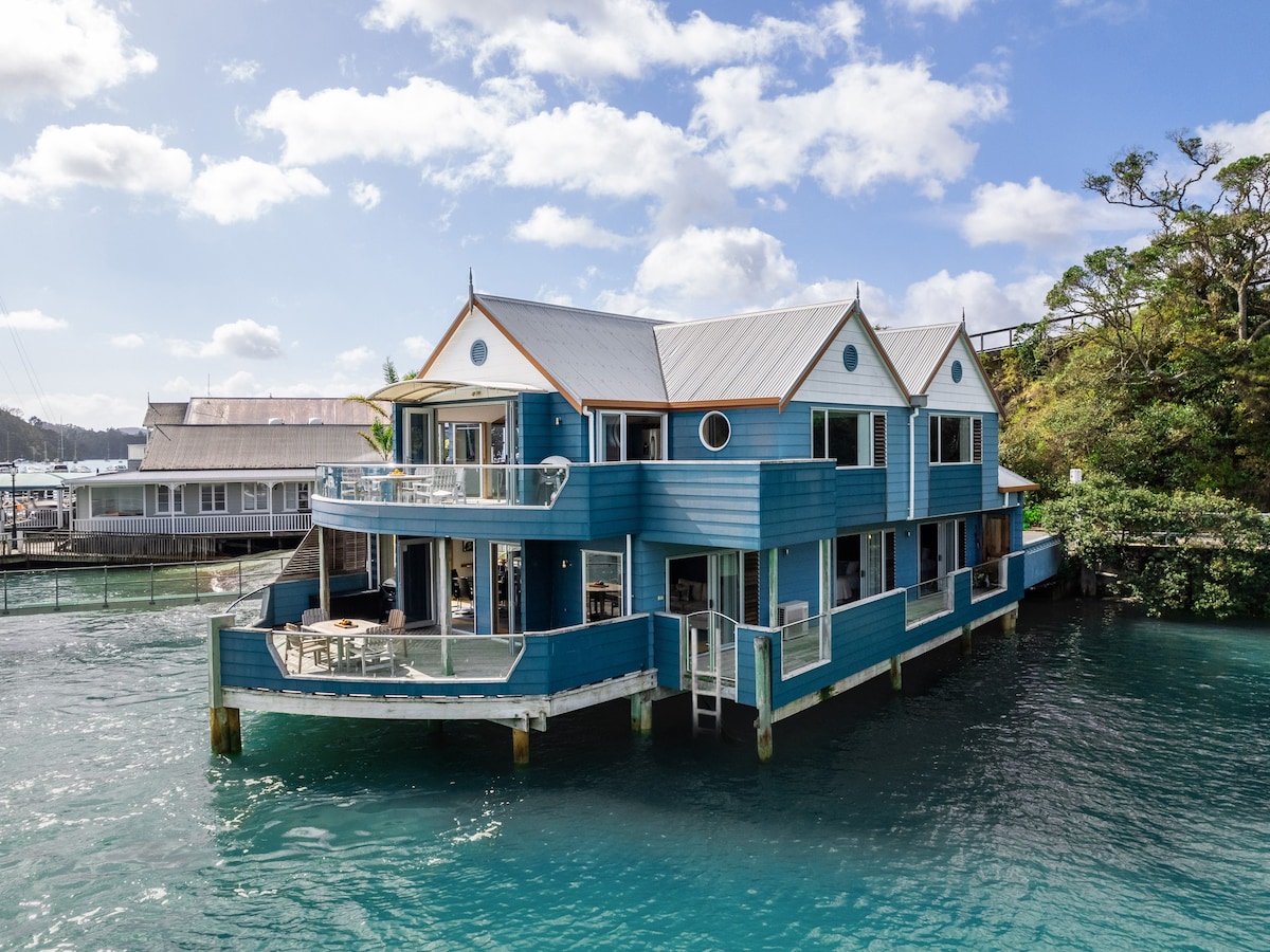 Bay of Islands Boathouse Apartment-The Bridge
