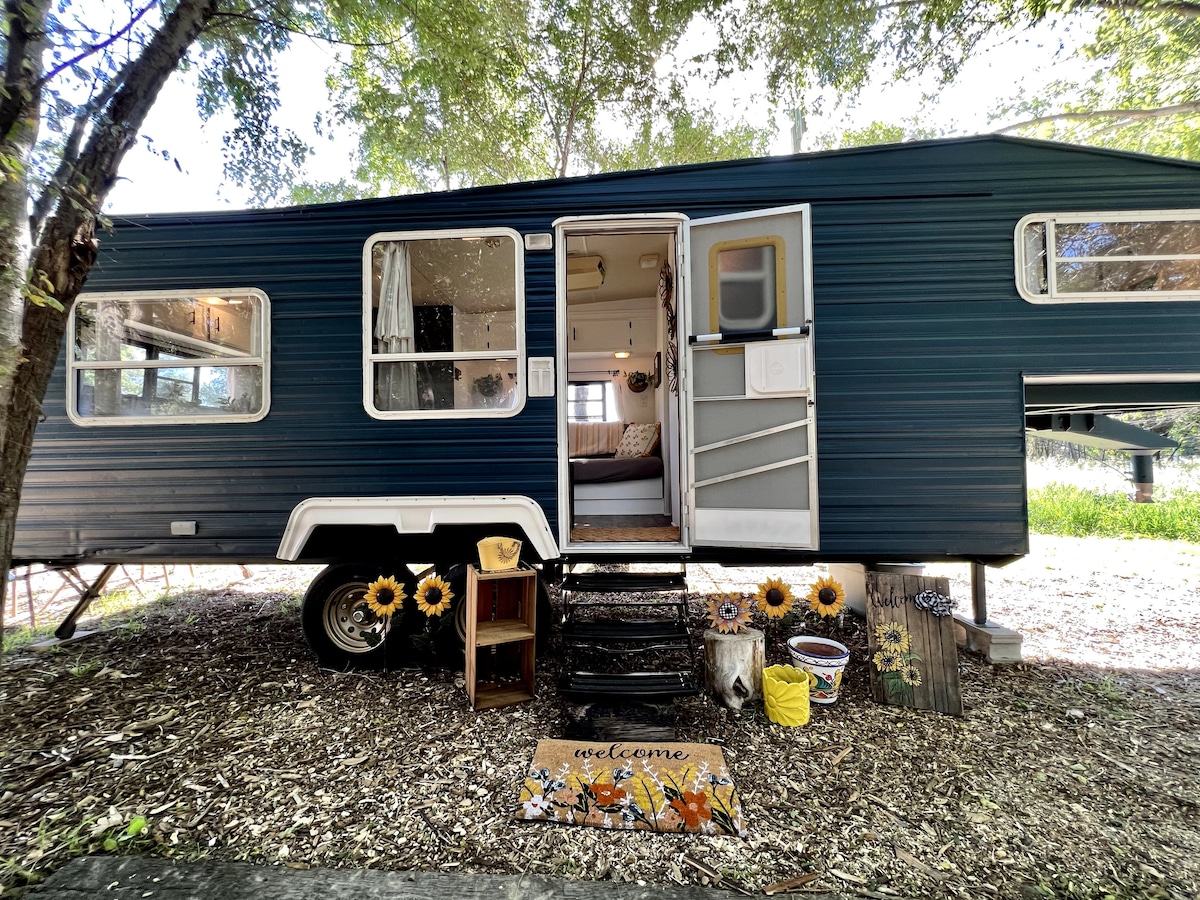 The Yukon RV @ Cottonmill Campground