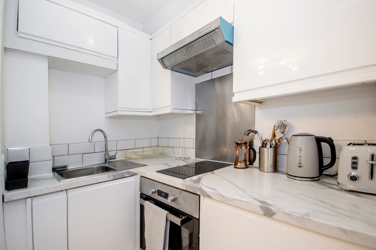 RC | Charming 1 Bedroom flat in Shepherd's Bush