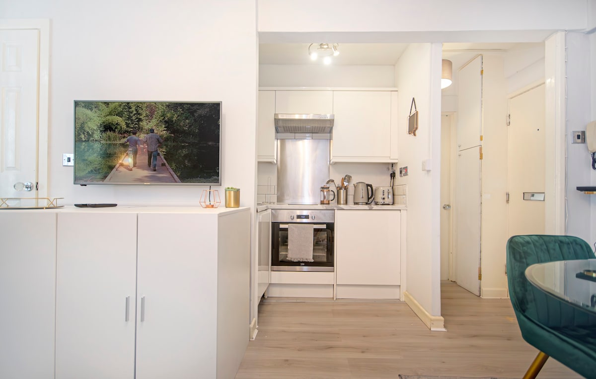 RC | Charming 1 Bedroom flat in Shepherd's Bush