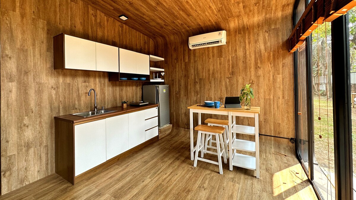 Akanaka小屋（ Akanaka Cabin ）位于Kemang （ South JKT ）的舒适小木屋