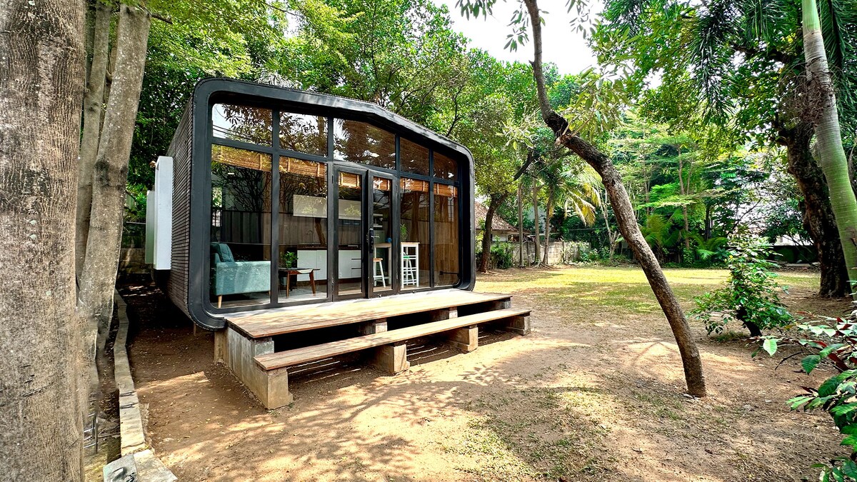 Akanaka小屋（ Akanaka Cabin ）位于Kemang （ South JKT ）的舒适小木屋
