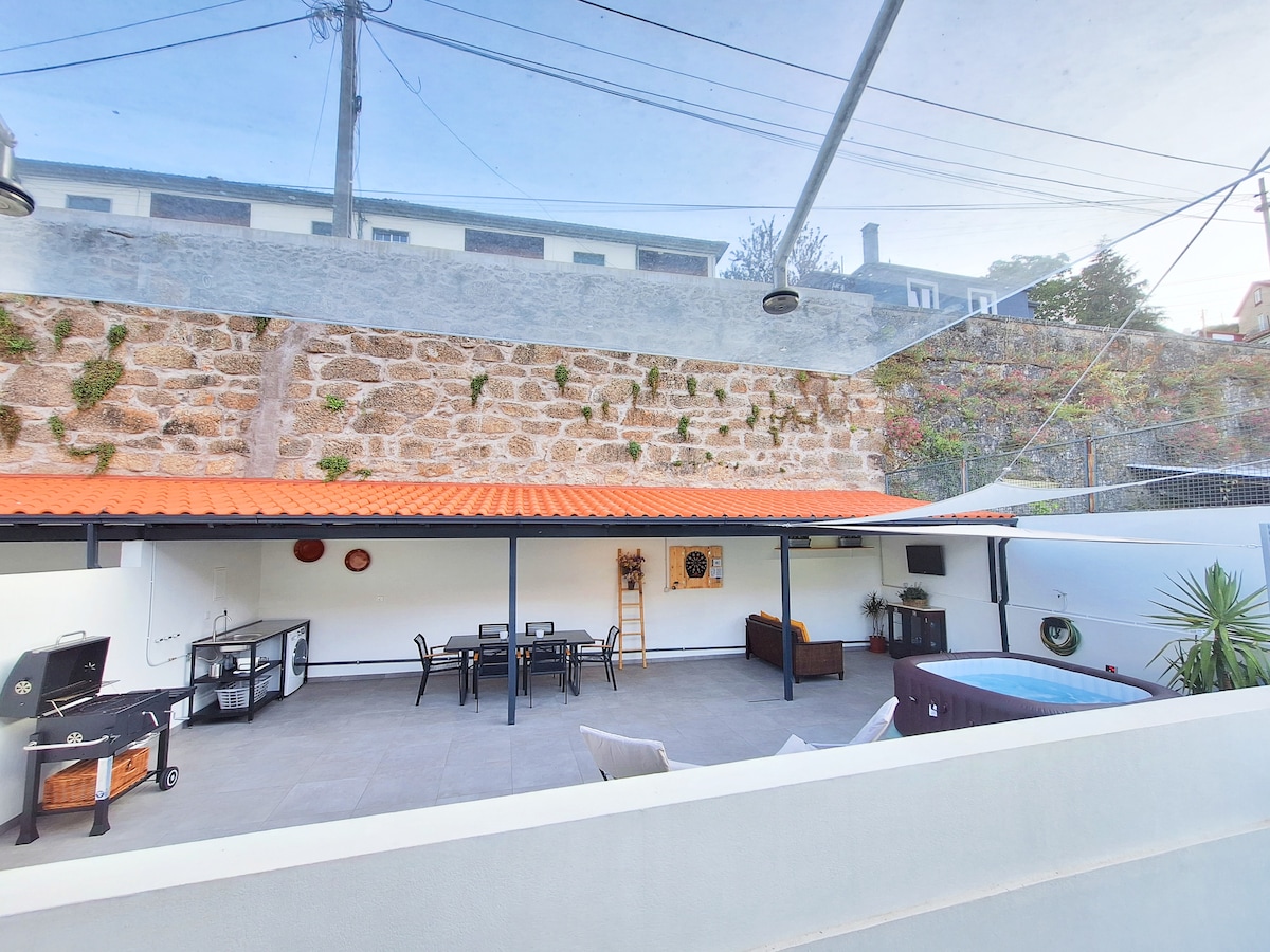 Duplex c/ Jacuzzi, Terraço, BBQ & Vista Serra