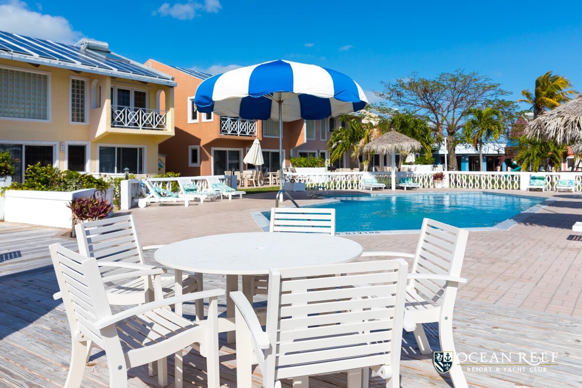 Enjoy the resort environment!  Oh Mama Bahamas!