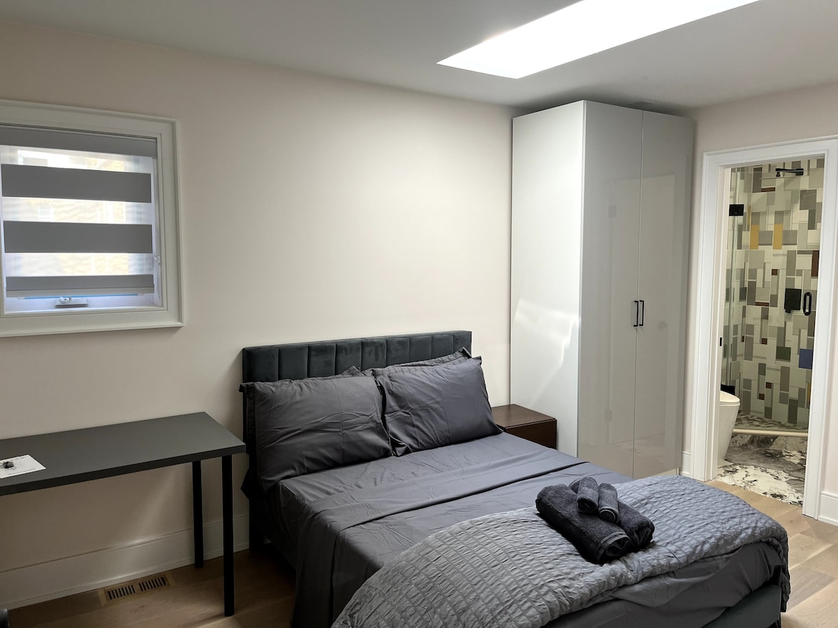 Cozy Stay in Midtown TO 1!