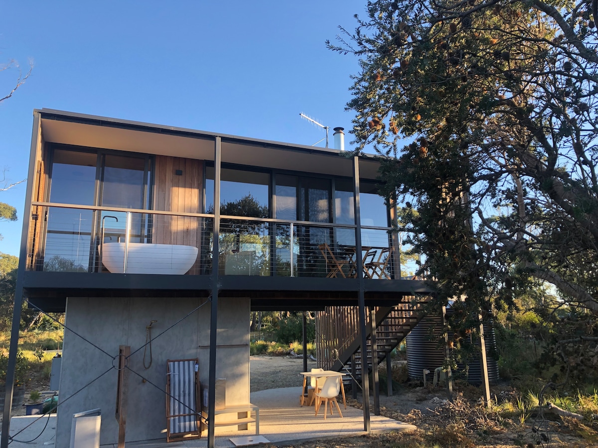 Beachfront Studio on Great Oyster Bay