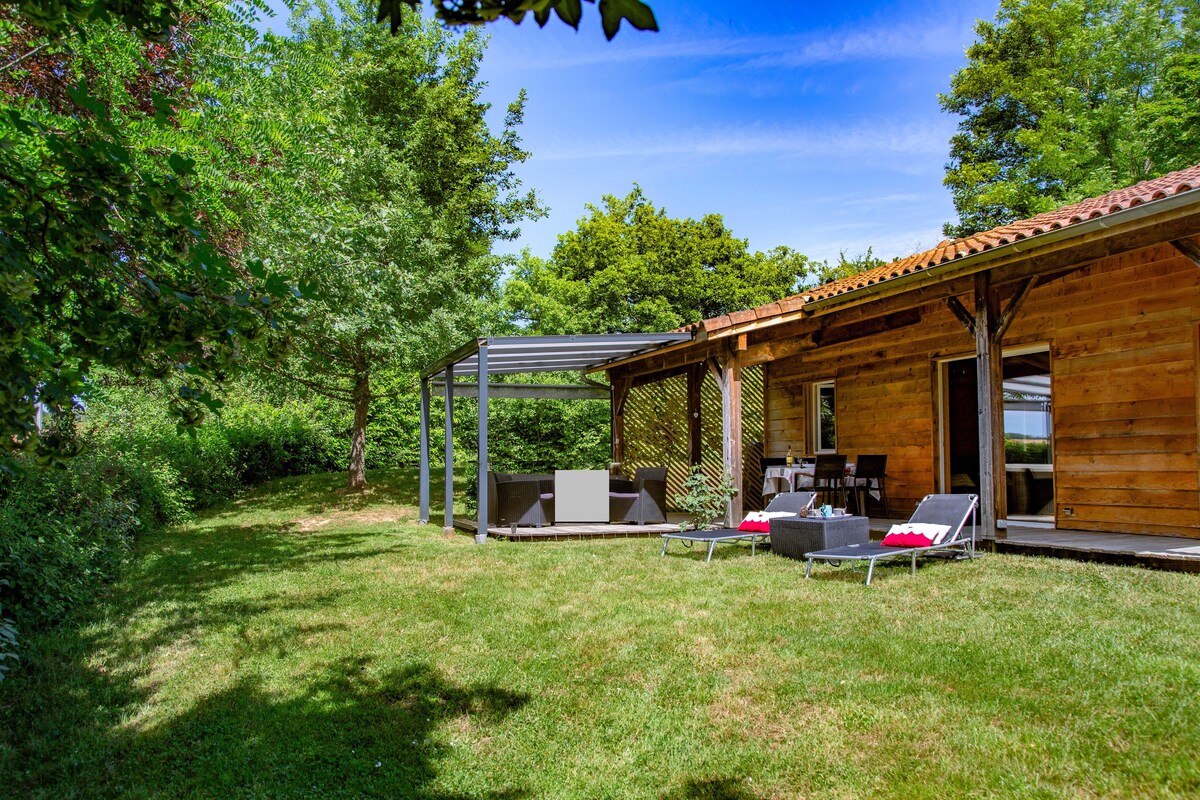 Joli Chalet Cèdre au calme (Sans le spa)