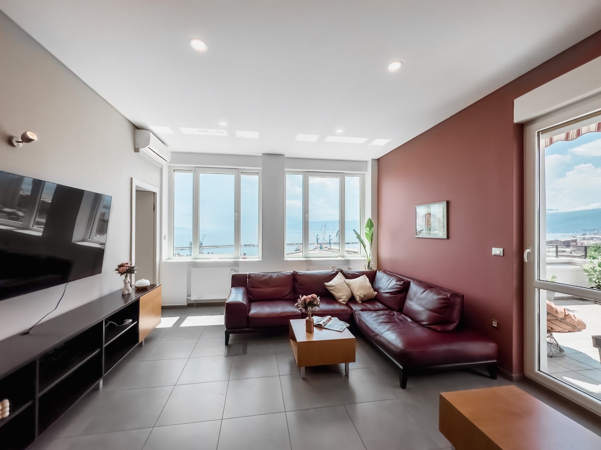 5* Penthouse Sea View, 105 m2, free parking