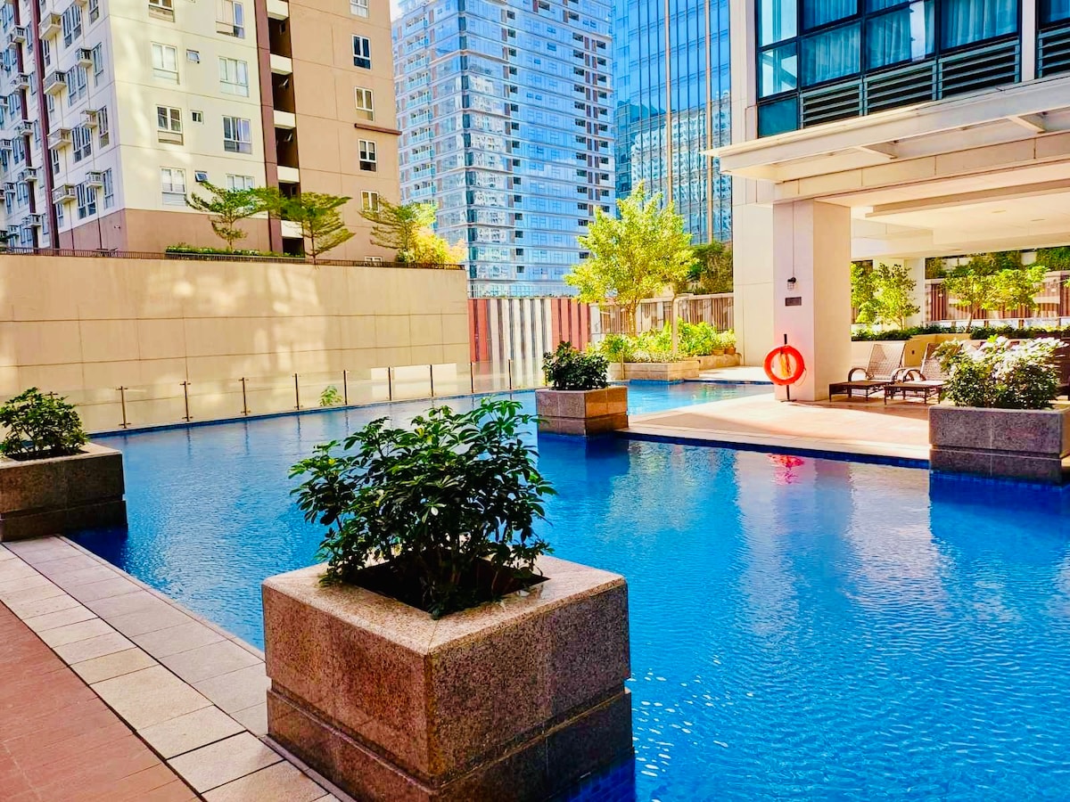 Modern Contemporary Luxury Suite Uptown BGC | Pool