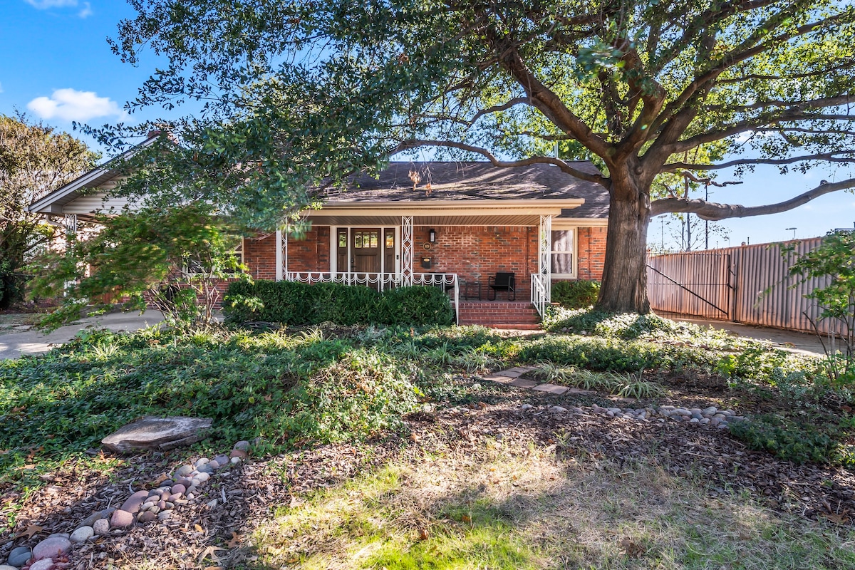 Expo 3BR/3BA Timeless Tulsa: 1940s Bungalow