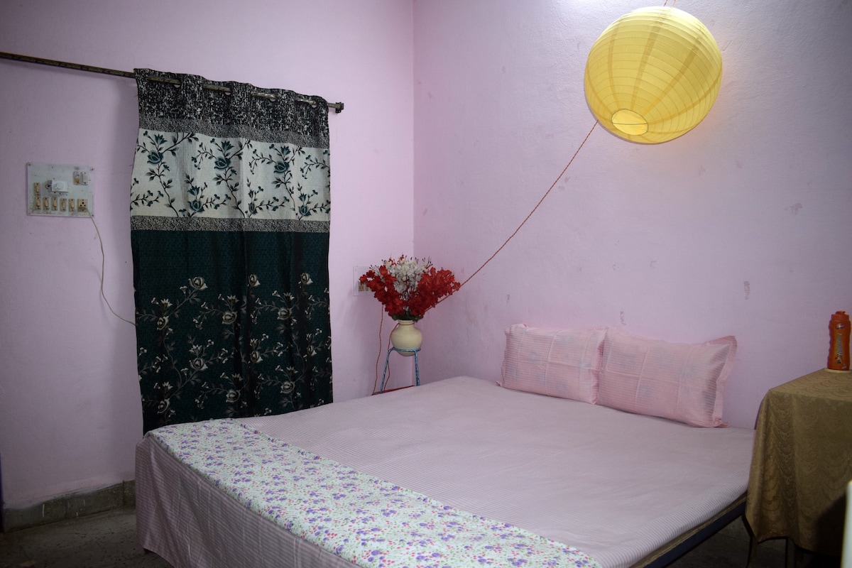 Tribhuvan Homestay|Sukoon: 1RK - 3 km from Mahakal