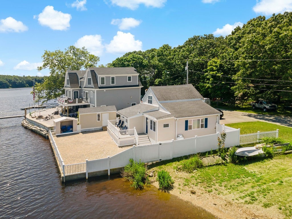 Water’s Edge Cottage