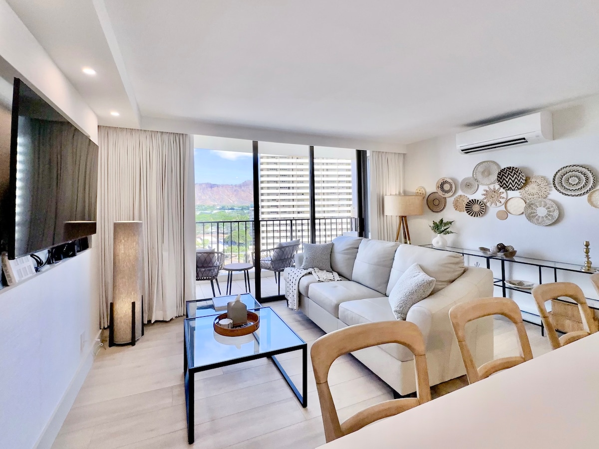 Ultra Modern-Upscale Waikiki Banyan 1BR w/Parking!