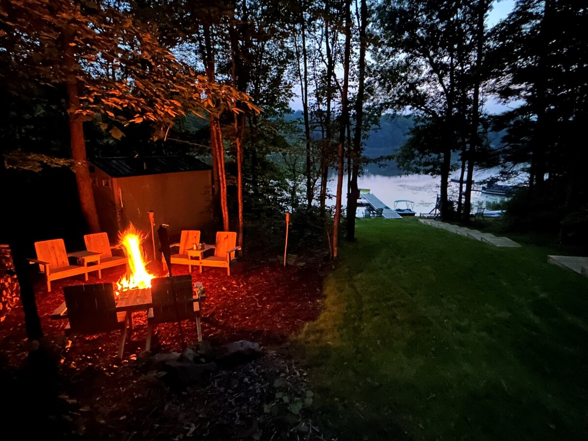 Tranquil Lakefront Retreat!