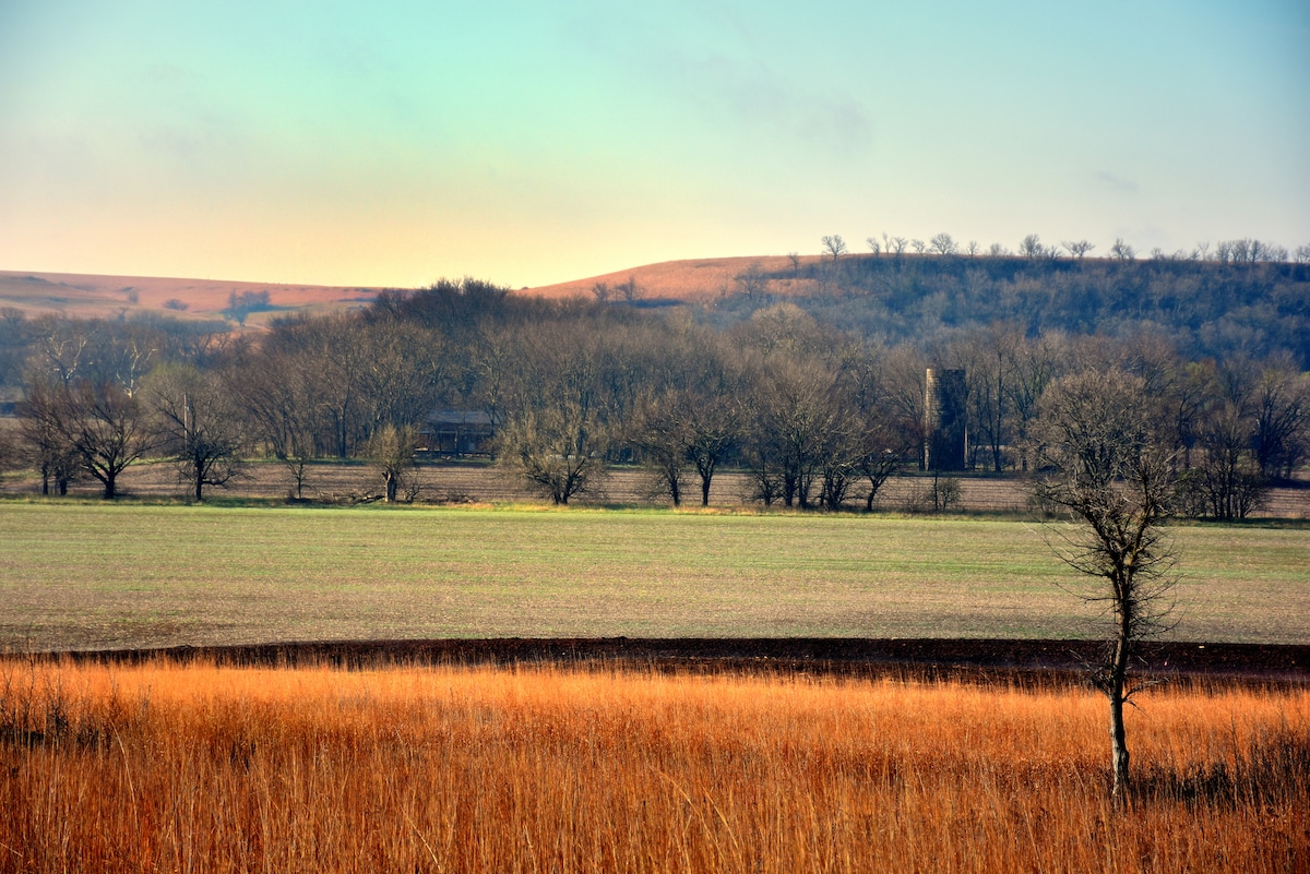 Flint Hills Double Delight: Fur N Feathers Lodging