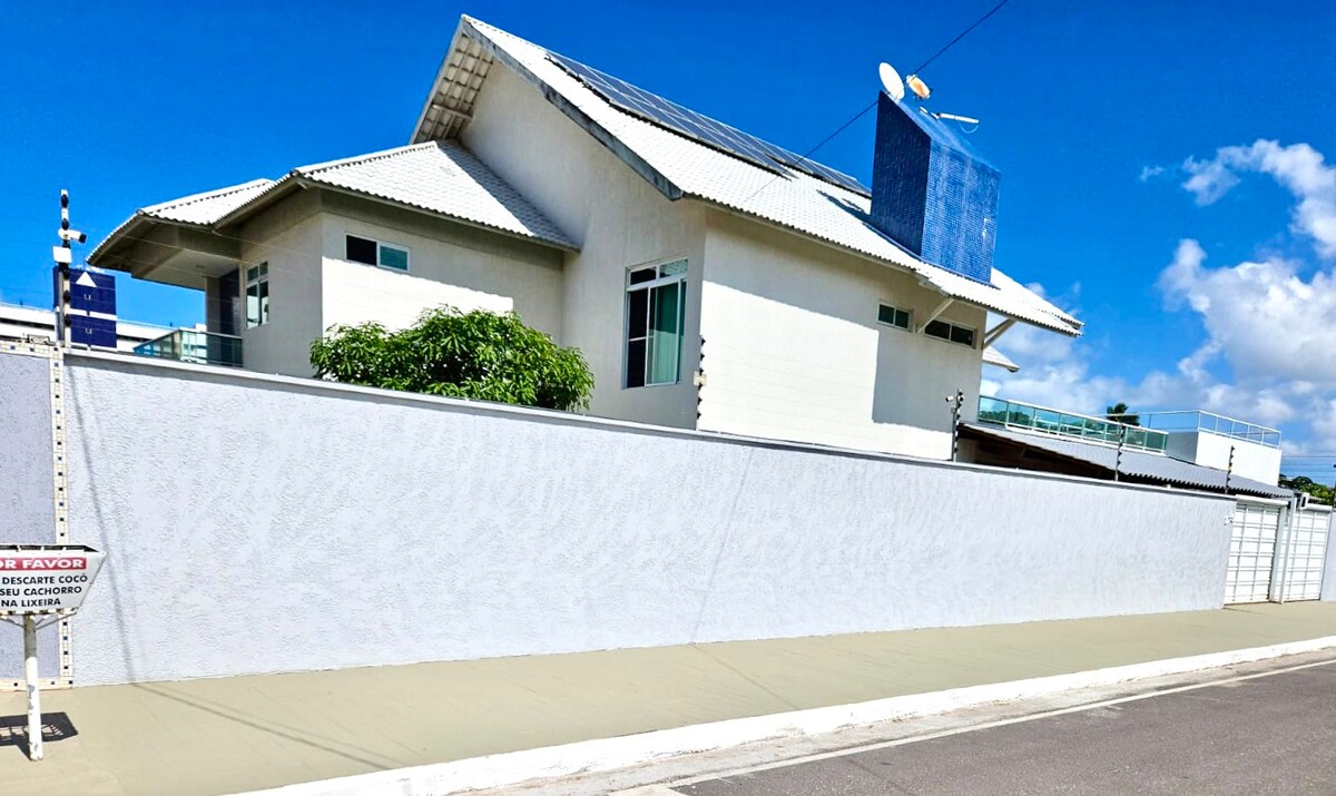 Luxuosa Casa a 350m da Praia