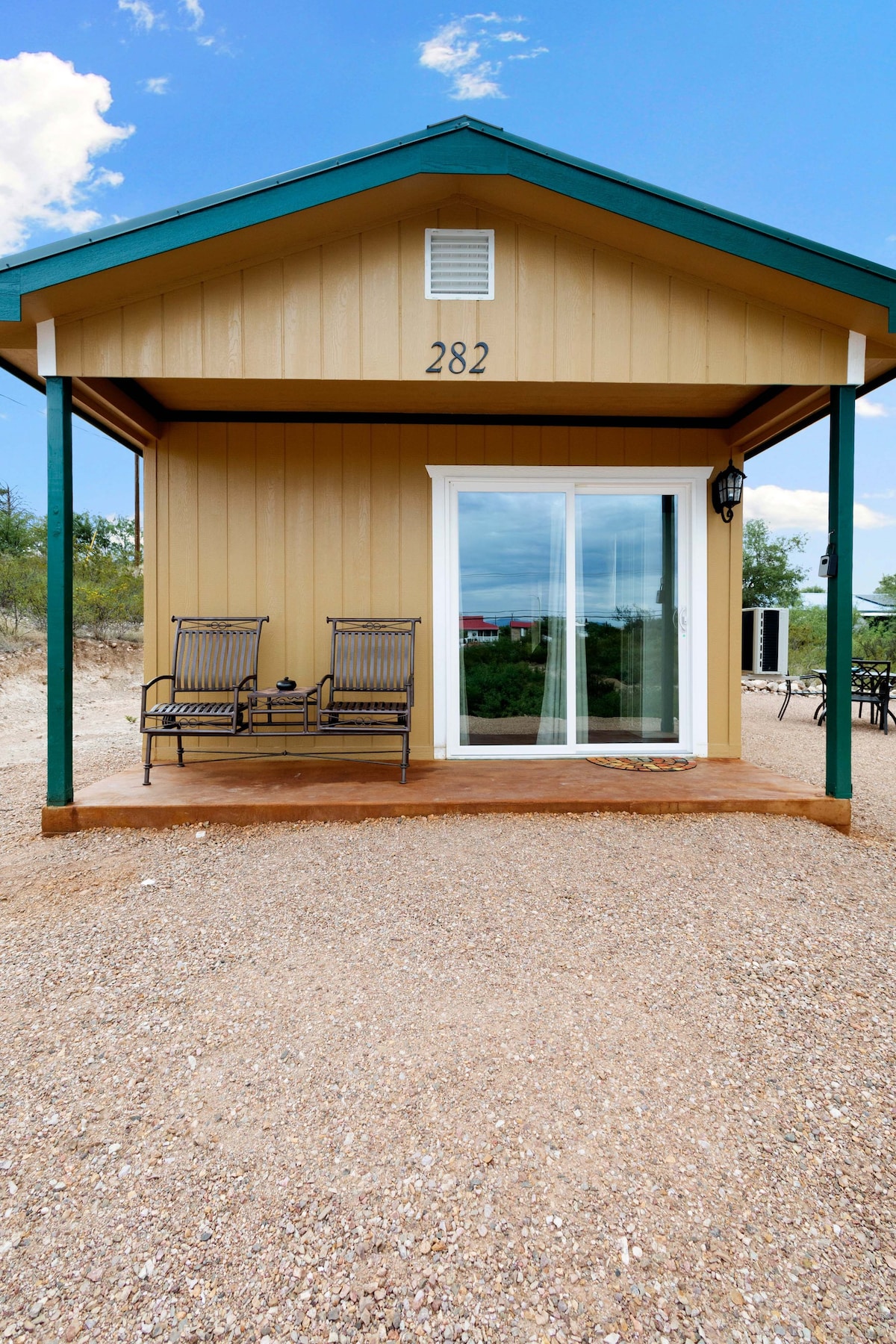 Comfy West Cabin