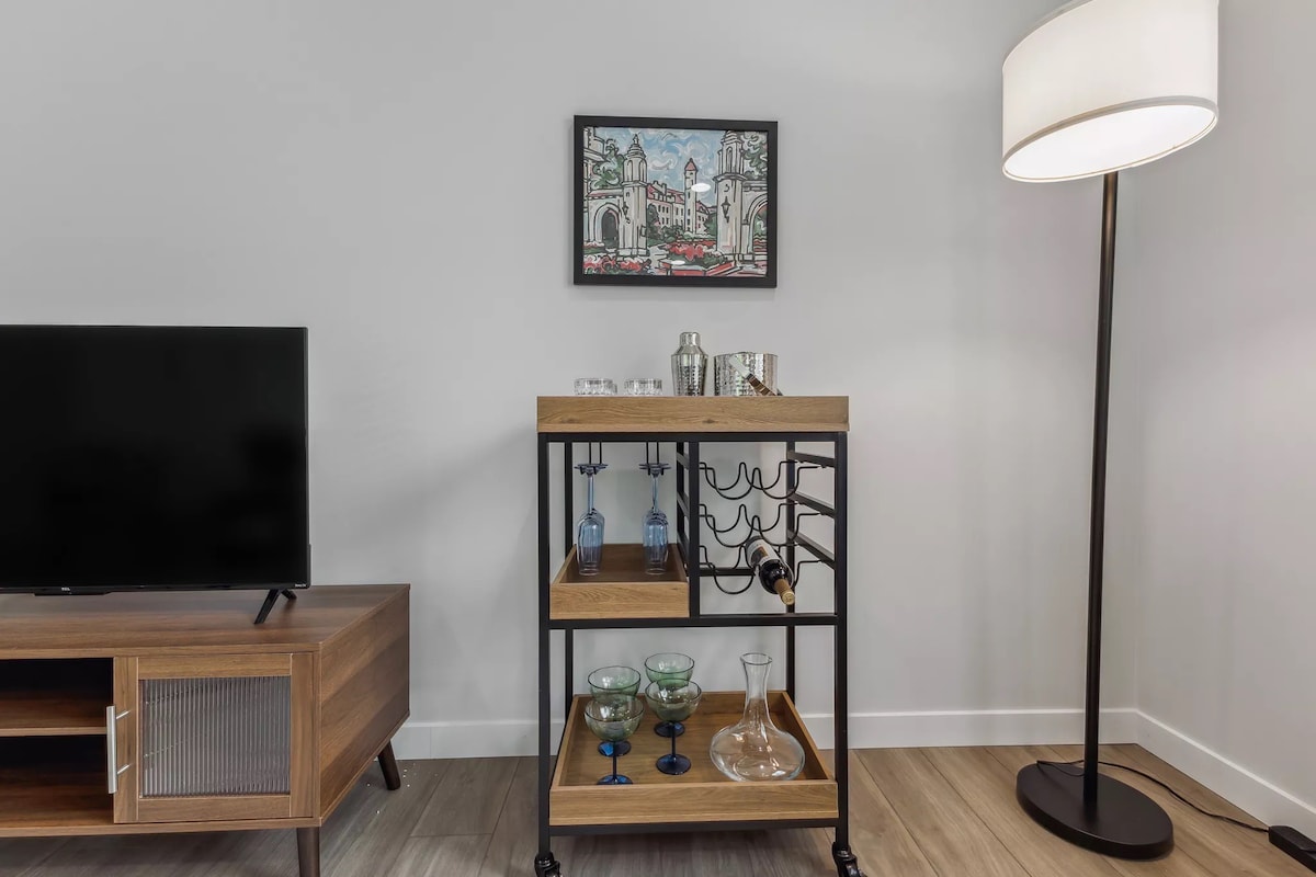 IU Downtown |Modern| 6BD| Stadium| Free Parking