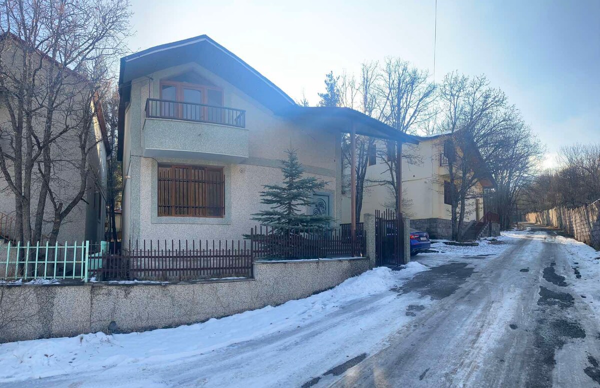 Cozy 2-Floor House in Tsaghkadzor's Viardo Complex