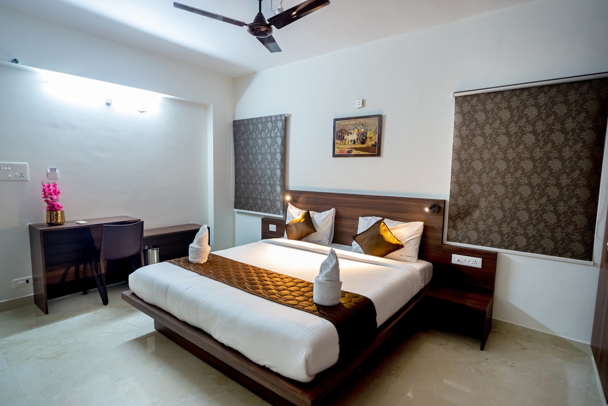 MAHAS Vrindavan by MAHAS Homestays-3BHK Flats (A/C