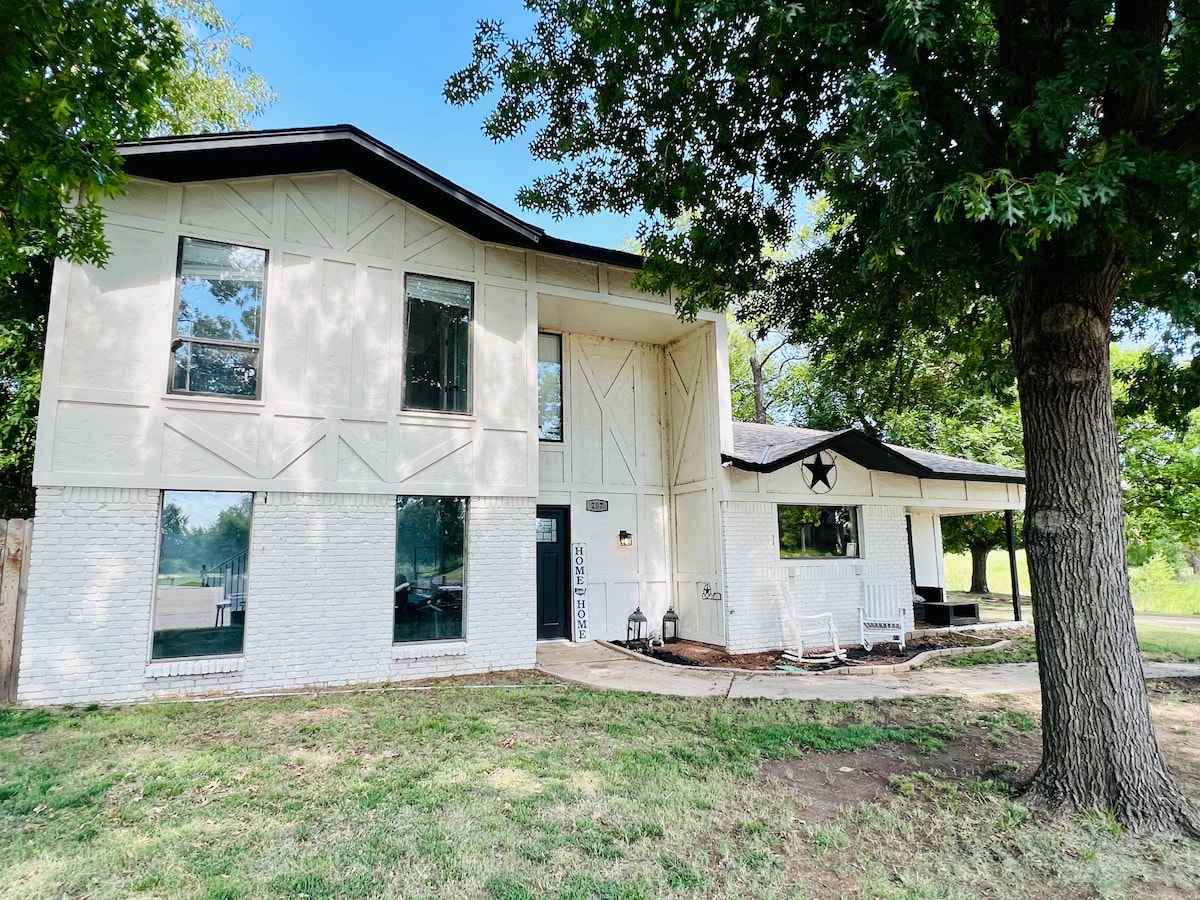 The House of Serenity: Close to Fort Sill & Casino