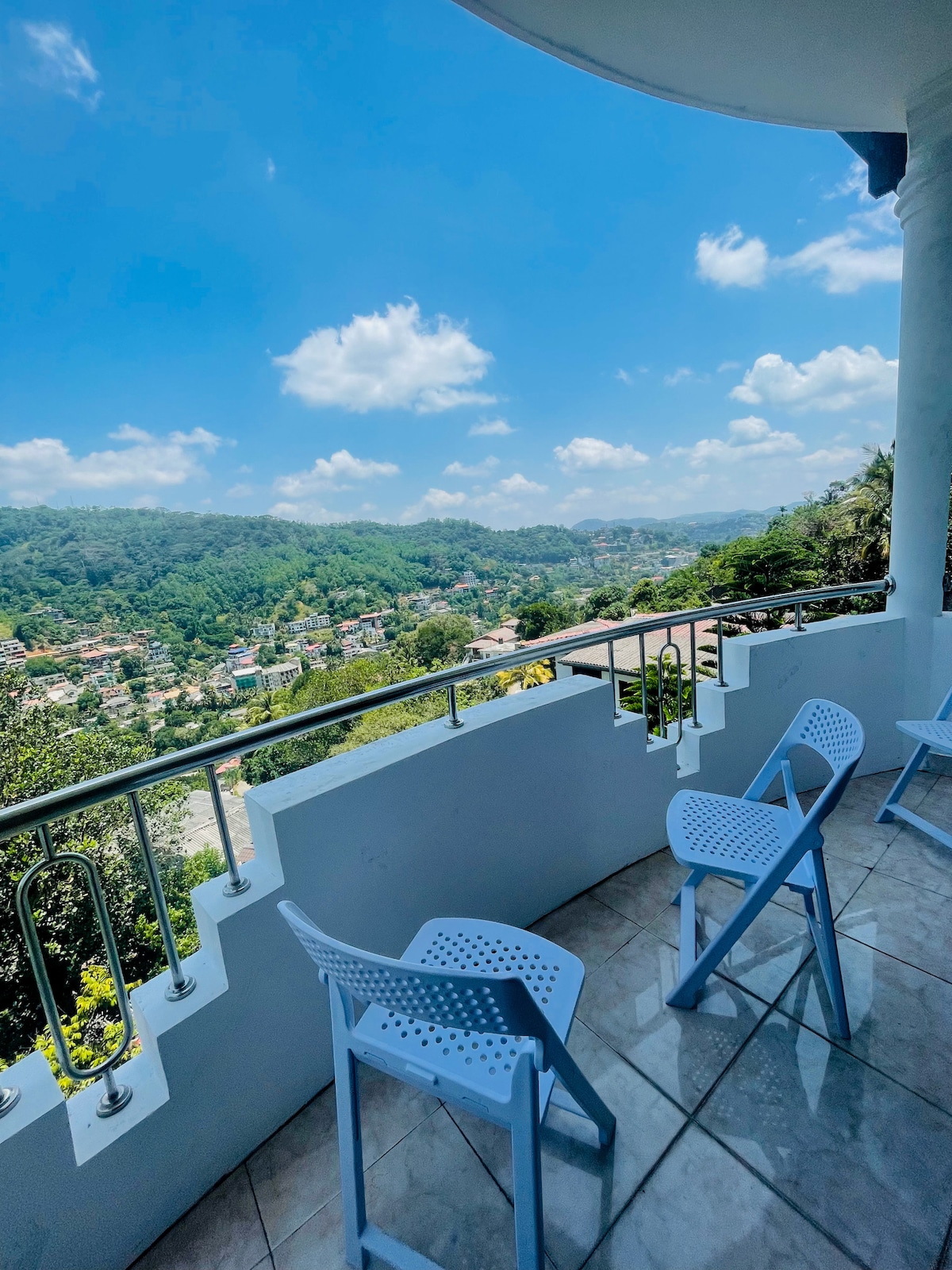 Luxury 3 Bedroom Mountain-View Villa, Sleeps 1-6