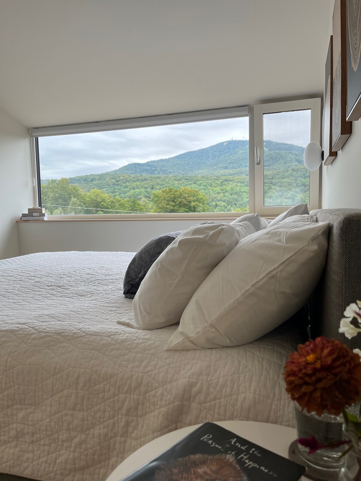 The Grey Barn with Stunning Views & Hot Tub