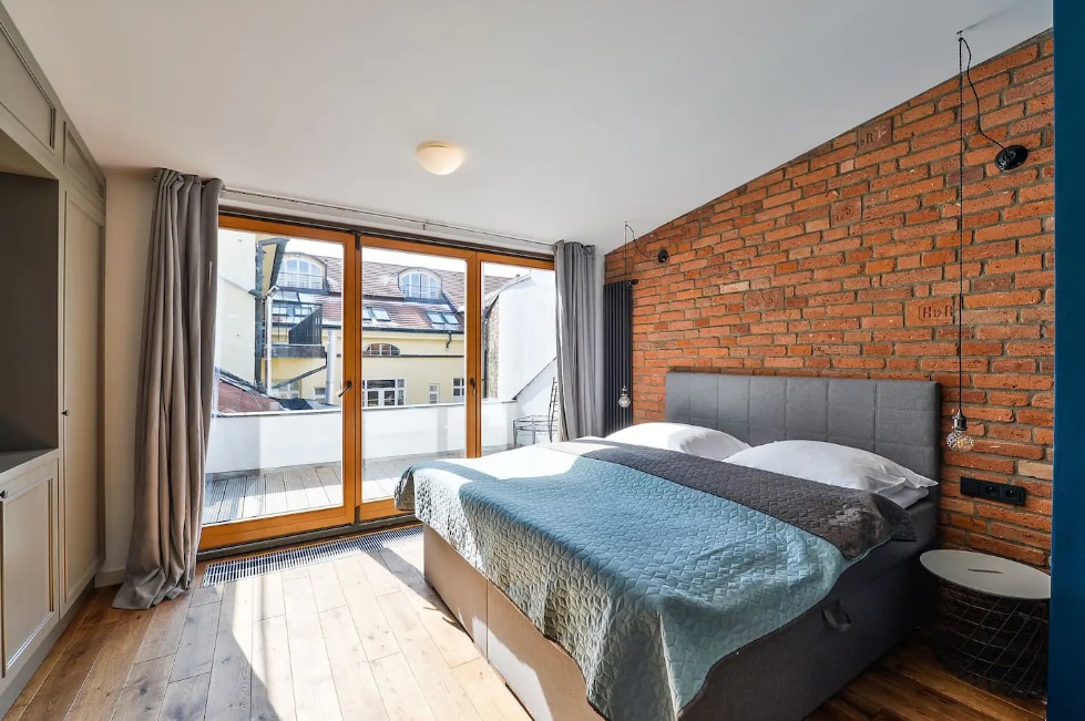 Funky lux 2 bedroom loft in the Old Town