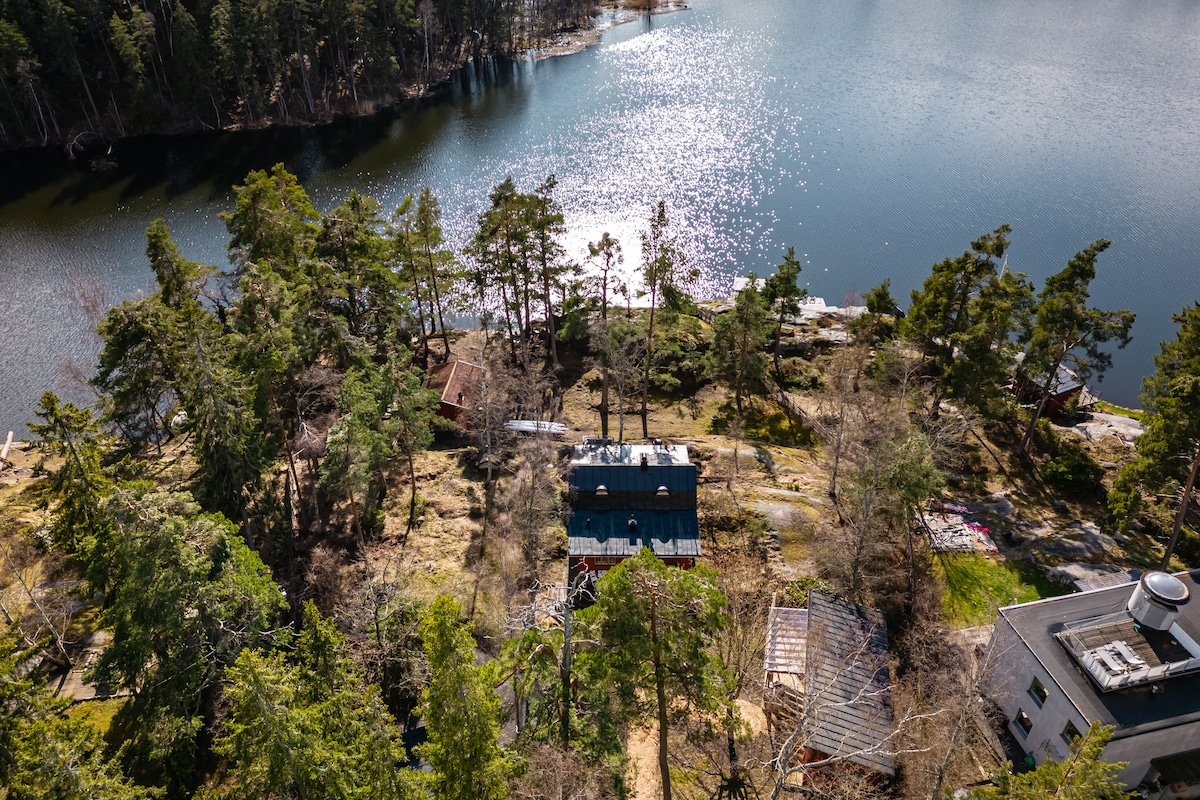 Mini Lake House Retreat