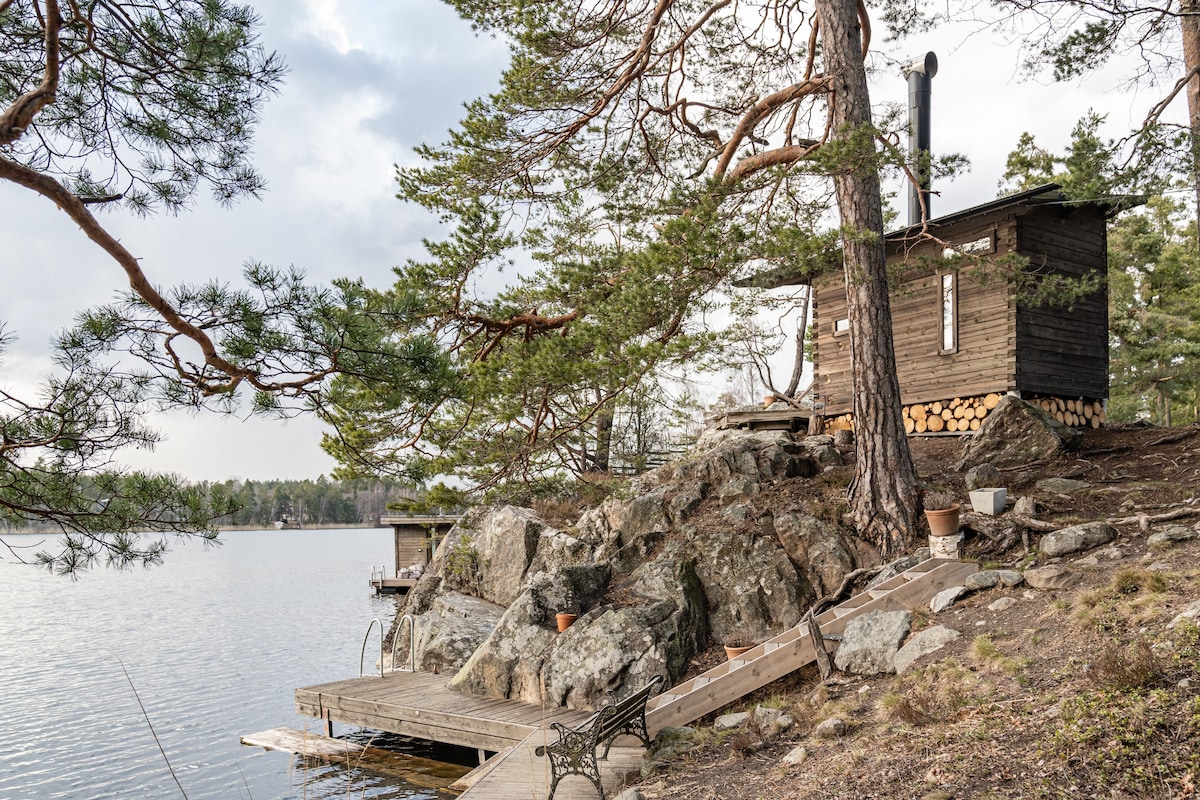 Mini Lake House Retreat