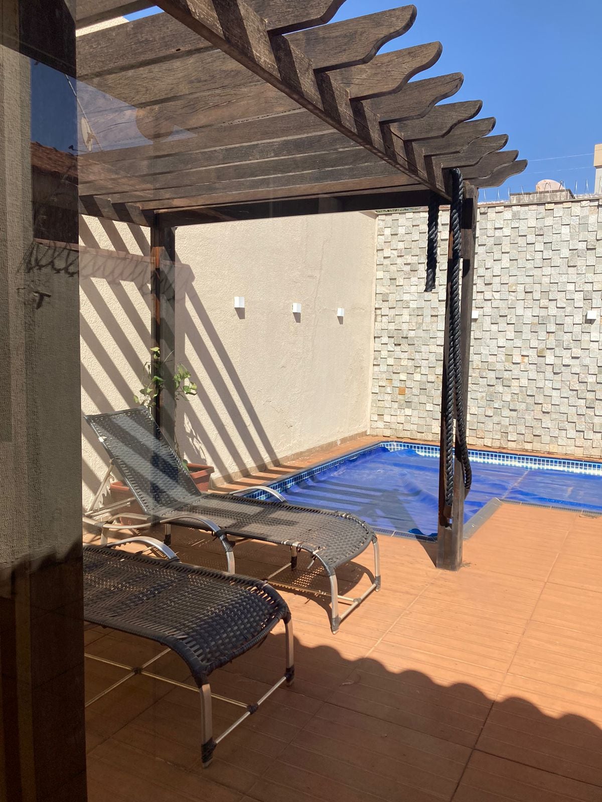 Casa completa com piscina e hidro bem localizada