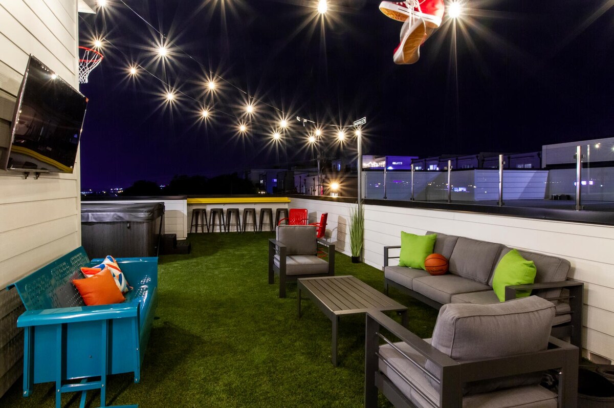The Ultimate Hip-Hop Haven – Rooftop Patio