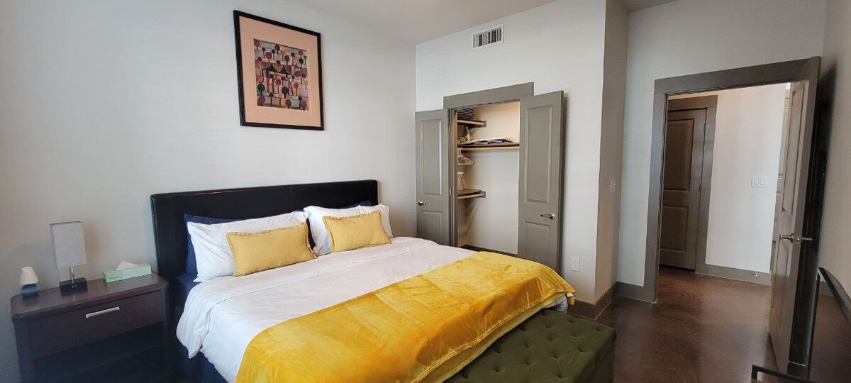 KING bed | Free parking |W/D| Plano and Richardson