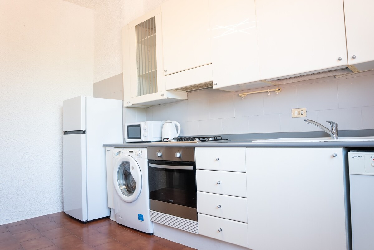 Quiet Apartment 8' from Linate