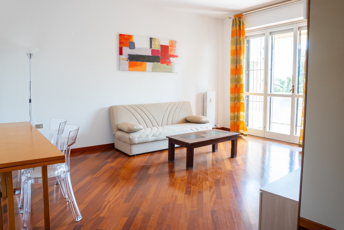 Quiet Apartment 8' from Linate