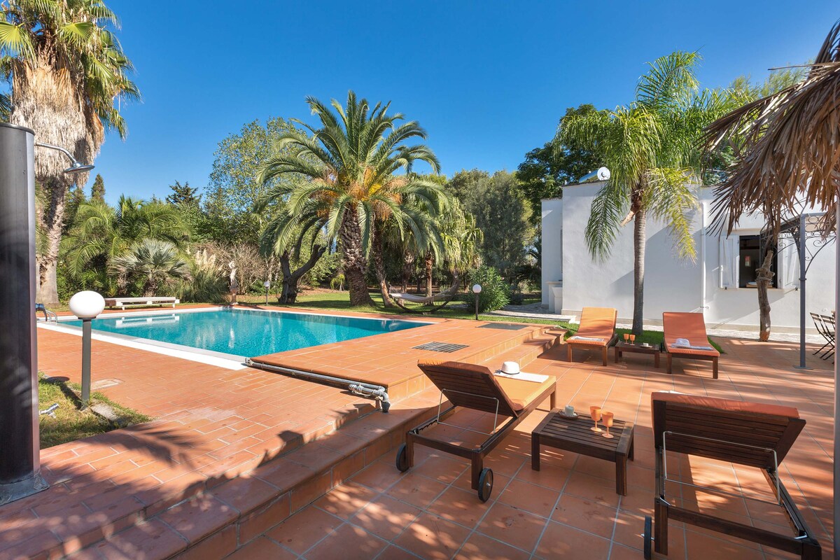 Villa Due Sorelle, con piscina tropicale e uliveto