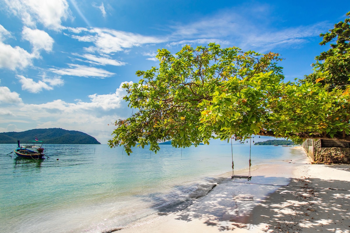 【Beach Front】海景沙滩别墅，私人泳池，免费早餐，女佣每日清洁，生活方便交通便利