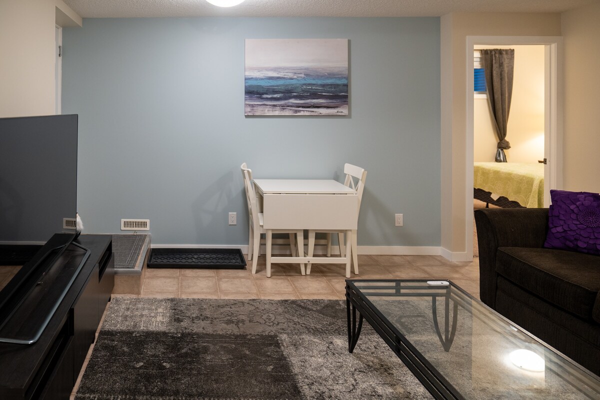 Mountainview Basement Suite - Separate Entrance