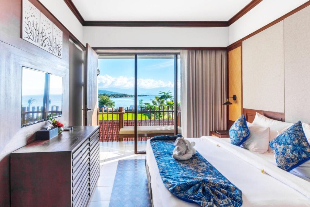 Luxury 1 Deluxe Room W/ Ocean View