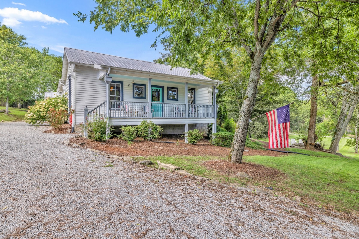 Historic & Spacious Leiper's Fork Inn