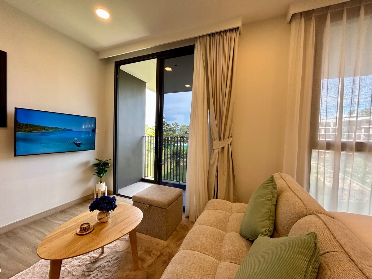 New cozy studio with golf view in Laguna Skypark