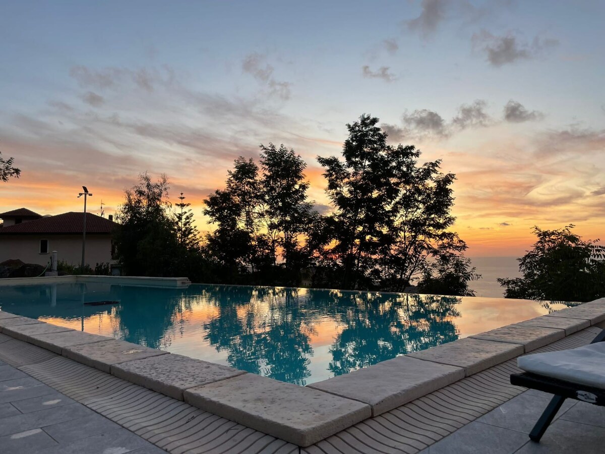 Villa with Pool-Stunning SeaView