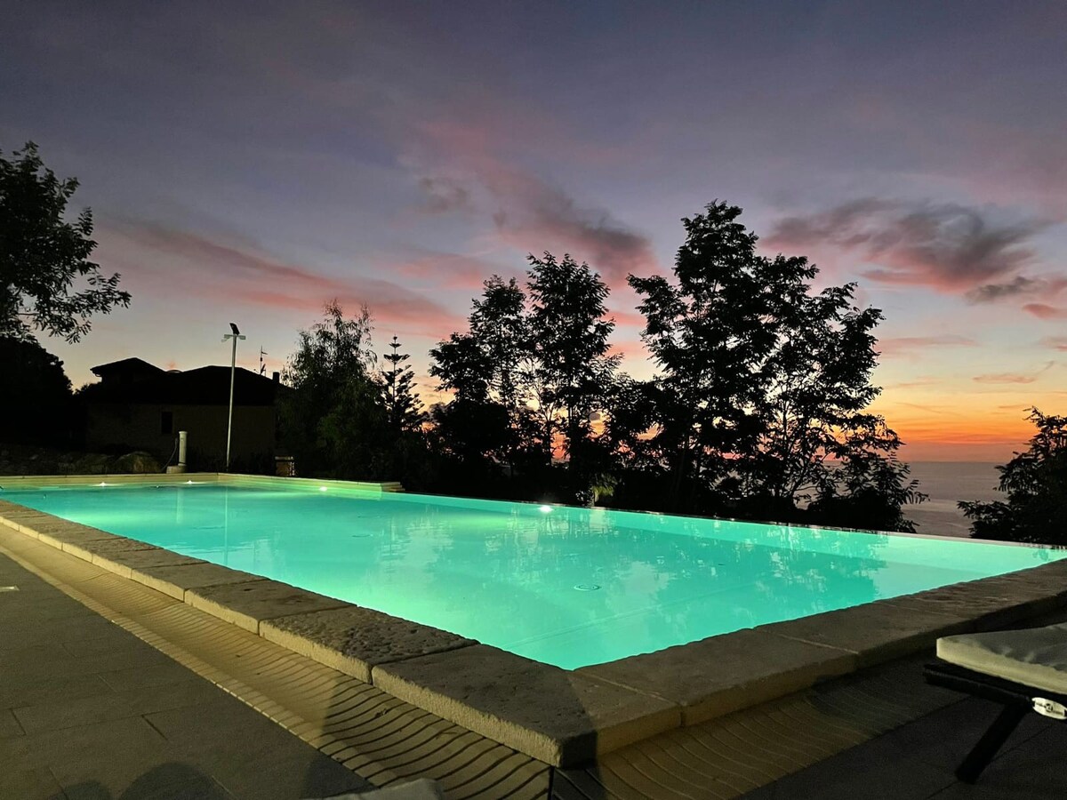 Villa with Pool-Stunning SeaView